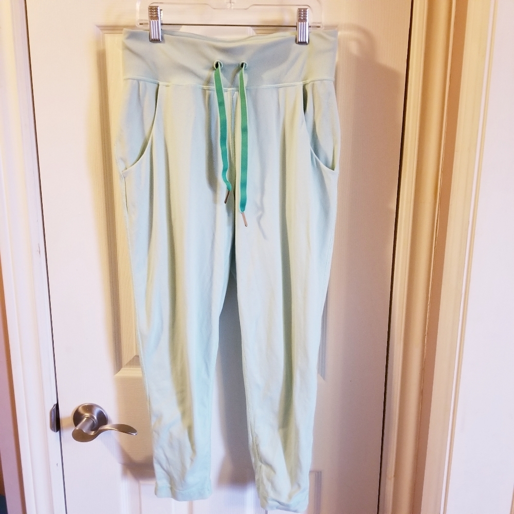 Lululemon free fall crop